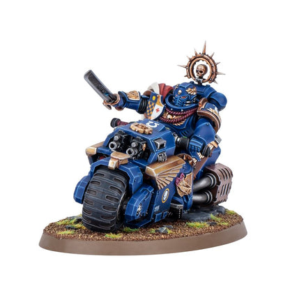Warhammer 40,000: Space Marines - Captain On Bike