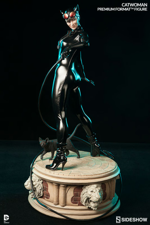 Catwoman Premium Format Statue