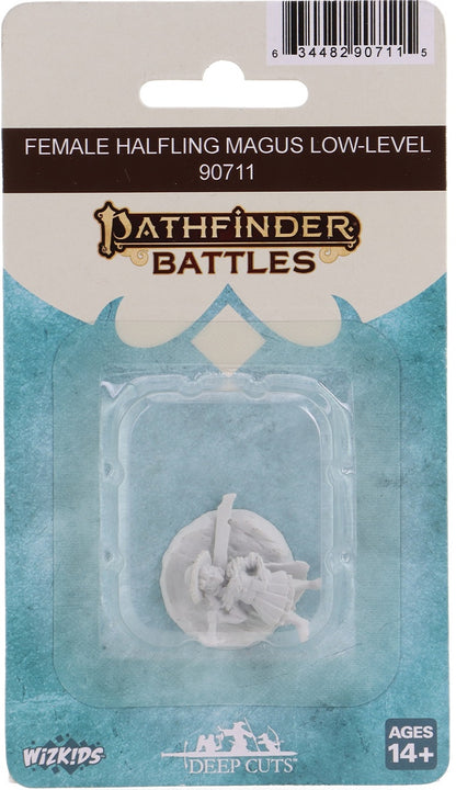 Pathfinder Battles Miniatures: Wave 23 - Female Halfling Magus Low-Level